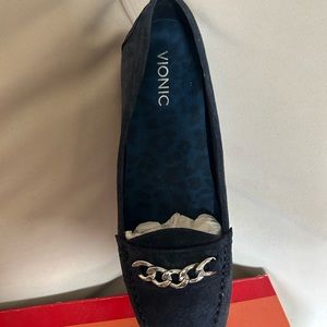 Vionic. 8 1/2 brand New never worn because I bought wrong size